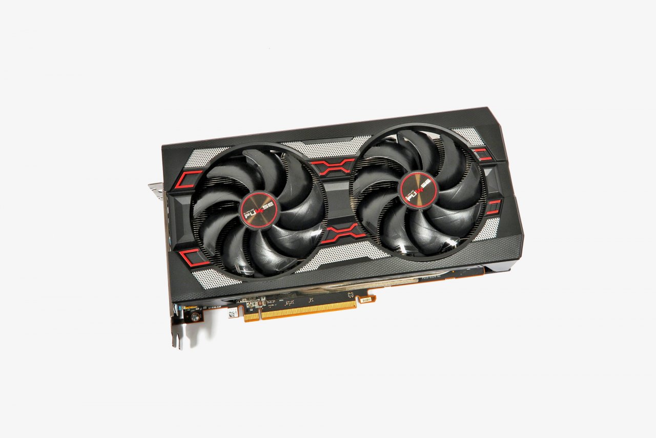 [20/12/2019] Mit der AMD Radeon RX 5700 XT - hier das Modell Pulse von Sapphire - hat AMD eine starke Grafikkarte im Portfolio, die ihren Preis wert ist.