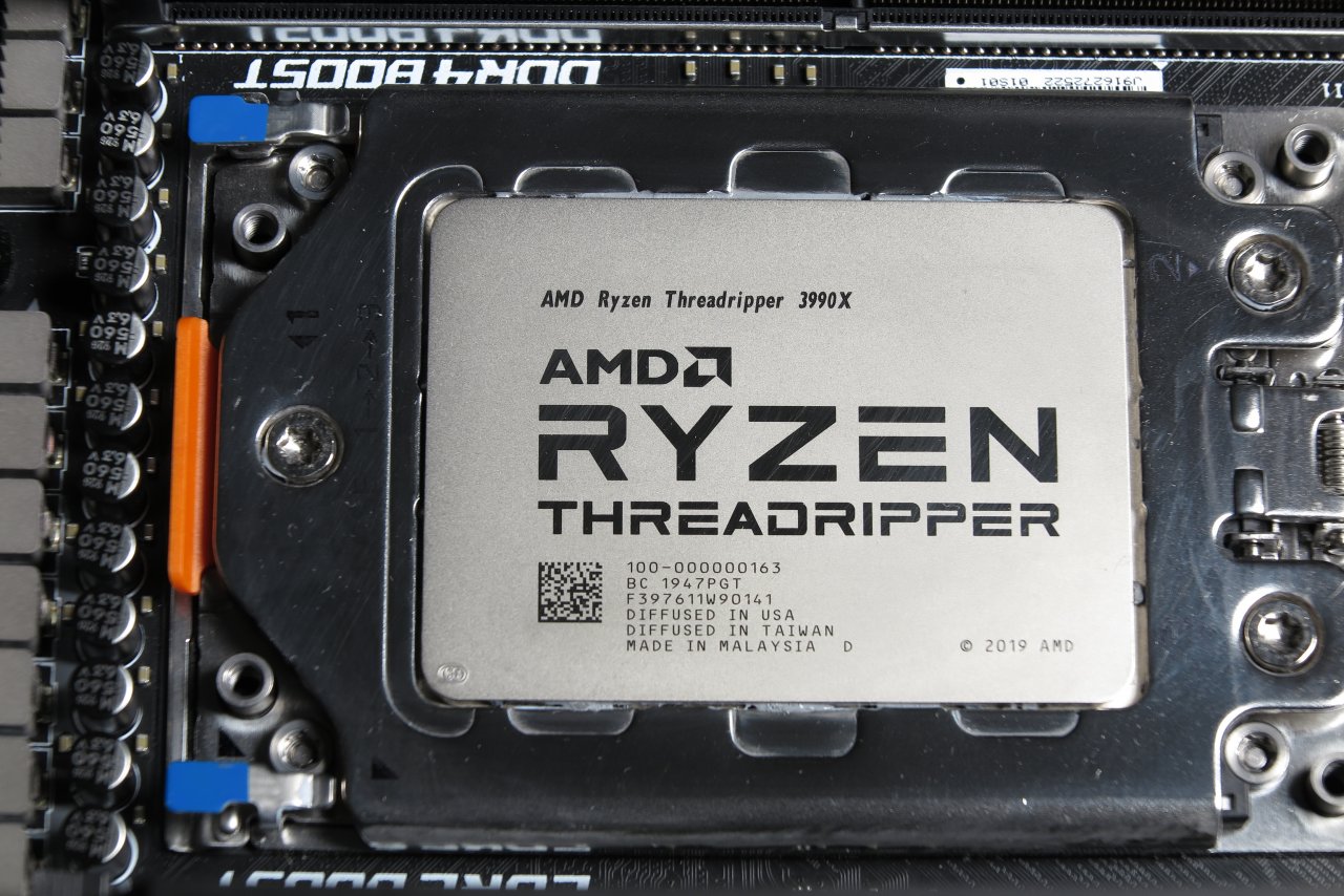 [07/02/2020] Ein AMD Ryzen der Threradripper-Famiilie - die Fläche ist deutlich größer als bei einer Mainstream-CPU