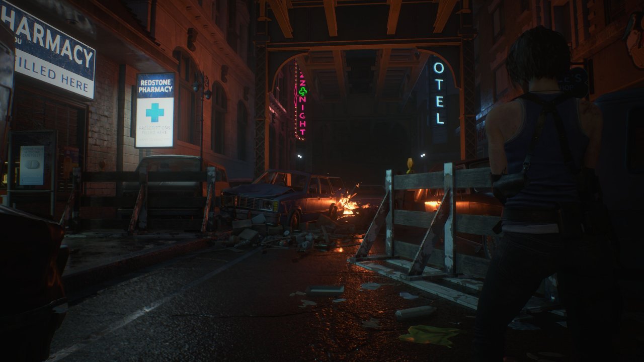 [24/02/2020] Raccoon City wird wunderbar atmosphärisch eingefangen. Ruhige Momente sind jedoch eher selten, denn überall lauern Zombies und andere Monstrositäten.
