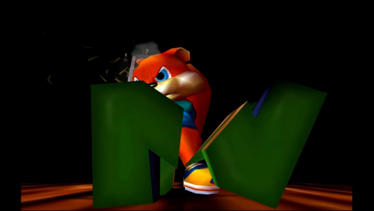 Conker teilt mit der Kettensäge das ikonische N64-Logo entzwei. Schon direkt nach Spielstart wird dadurch klar: Das hier ist kein typisches Nintendo-Spiel!