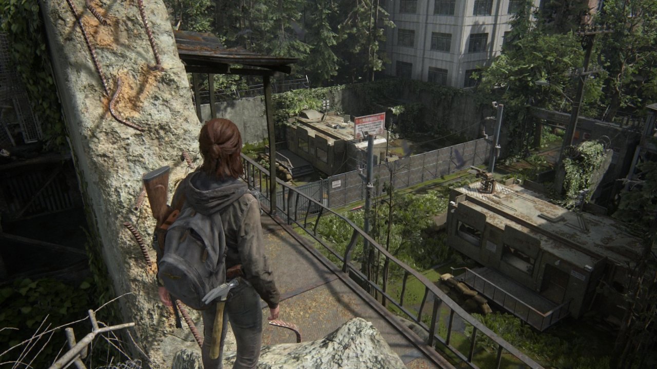 [18/06/2020] Ellie klettert hinüber, um das Tor zu öffnen.