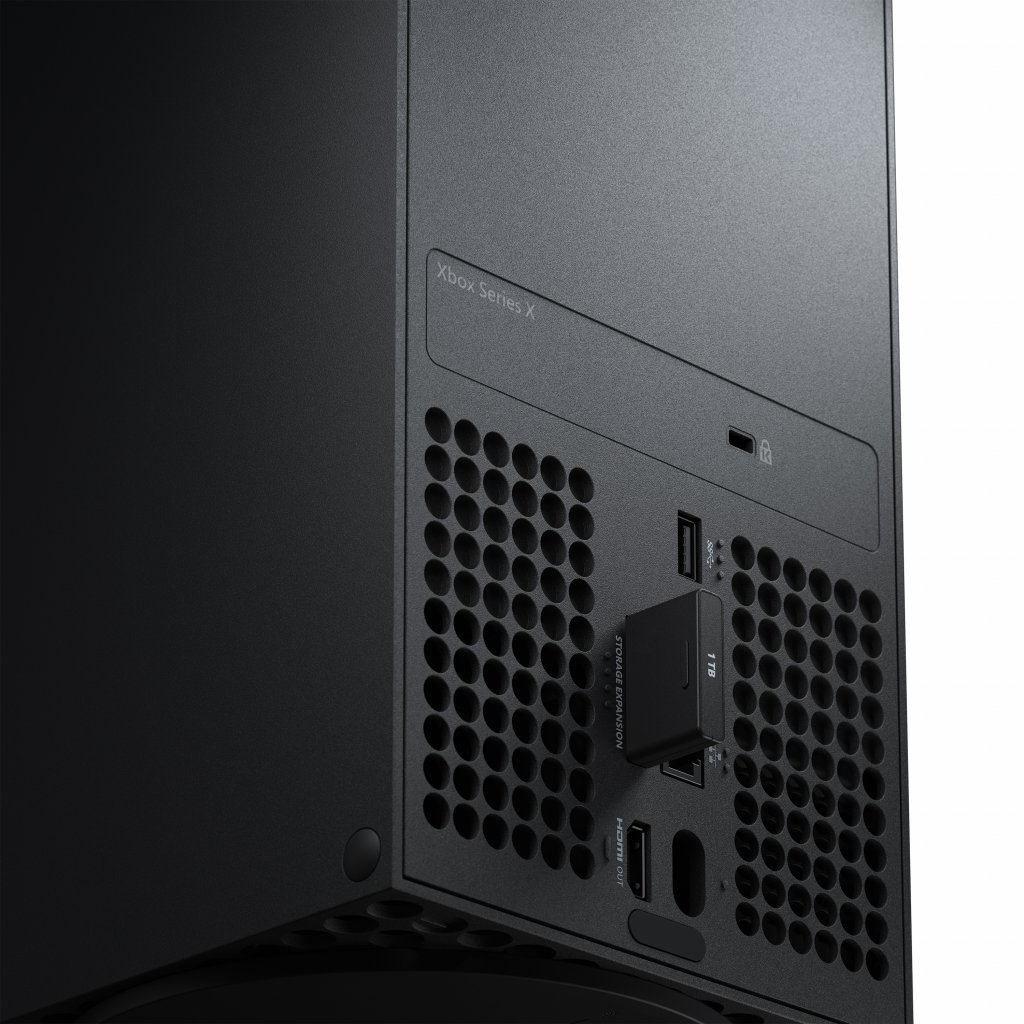 [25/09/2020] Die Seagate-Erweiterung wird schnell und einfach an der Rückseite der Konsole eingesteckt. So bekommt ihr in Windeseile ein zusätzliches Terabyte Speicherplatz.