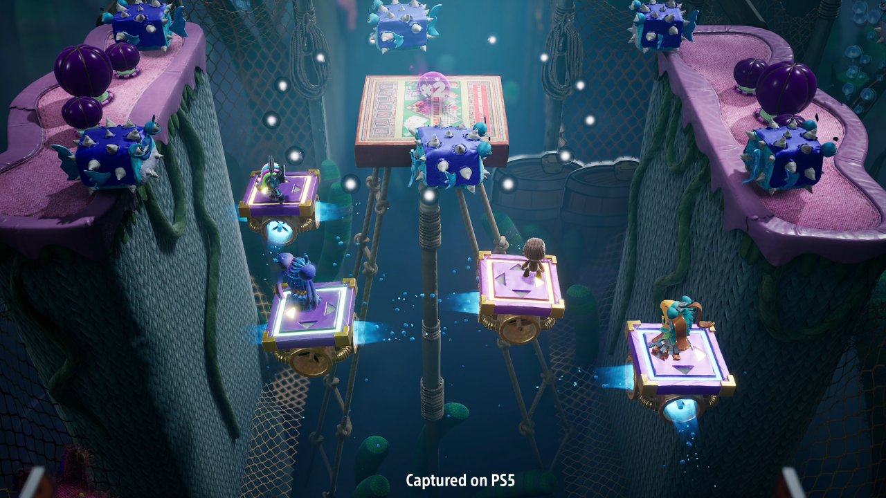 [26/10/2020] Better together: Laut dem Entwicklerteam wurde viel daran gearbeitet, Sackboy: A Big Adventure in eine spaßige Singleplayer-Fete zu zaubern. Dennoch entfaltet sich Sackboy's Abenteuer erst richtig mit Freunden.