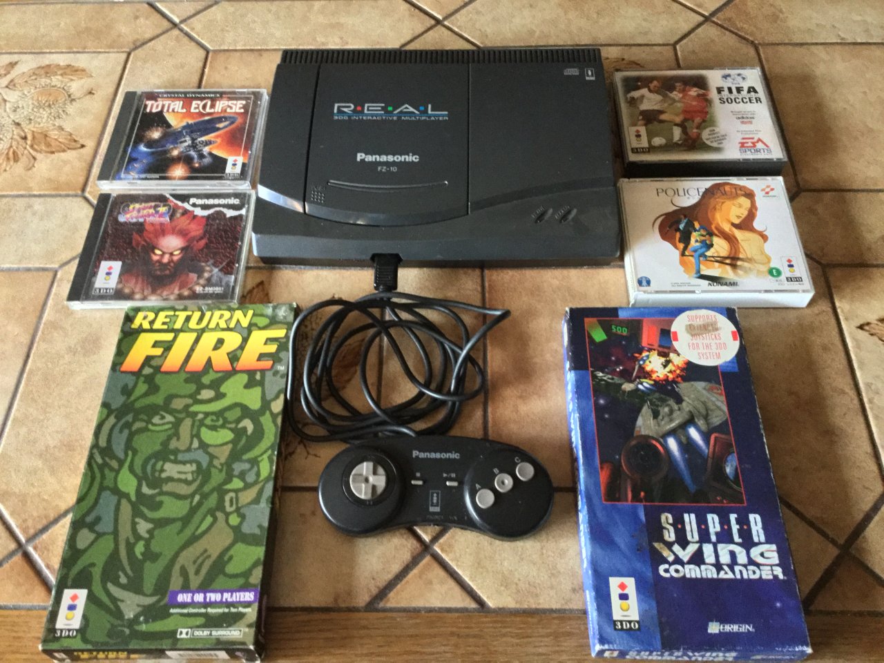 [23/12/2020] Die Spiele für das 3DO wurden sowohl in kleinen Jewel Cases als auch in schön großen Schachteln verkauft.