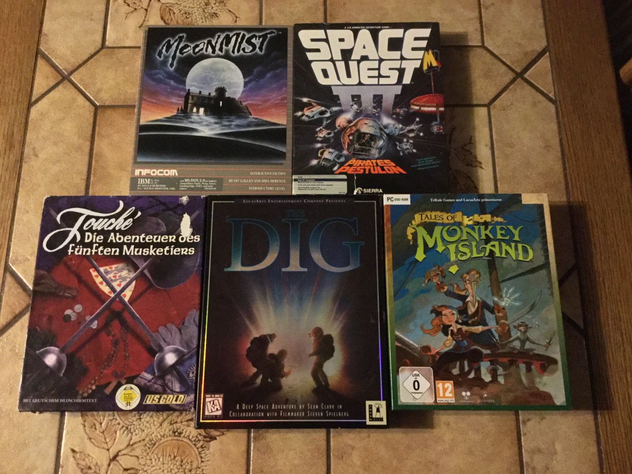 [19/03/2021] Da lacht das Adventure-Herz: Kultfirmen wie Infocom, Sierra oder LucasArts gaben sich besonders viel Mühe bei Verpackung und Inhalt. Touché von U.S. Gold wird zunehmend als Geheimtipp gehandelt, während die große DIN-A4-Box von Tales of Monkey Island zu Promotionszwecken in geringer Stückzahl produziert wurde.