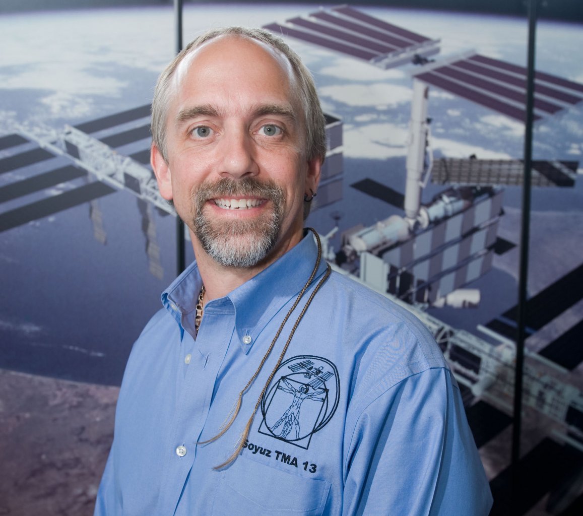 [16/04/2021] Richard Garriott (hier auf einem Foto aus dem Sommer 2008) konnte sich schon immer für den Weltraum begeistern. Am 12. Oktober 2008 flog er an Bord einer Sojus-TMA-13 Kapsel als erster Spieleentwickler auf die ISS. In der Film-Doku Man on a Mission: Richard Garriott’s Road to the Stars (2009) skizziert er die Höhepunkte dieser wohl aufregendsten Phase seines bisherigen Lebens. &nbsp;