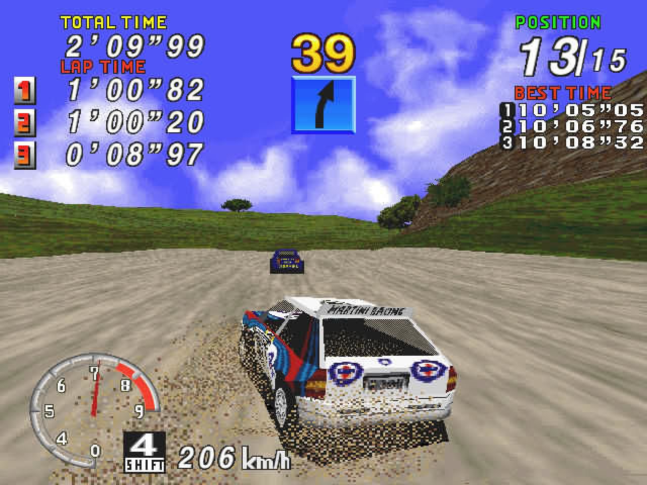 [20/08/2021] Ein Hoch auf die Schotterpiste: Sega Rally Championship simuliert 1995 erstmals, wie sich unterschiedliche Bodenbeläge auf das Fahrzeug-Handling auswirken.