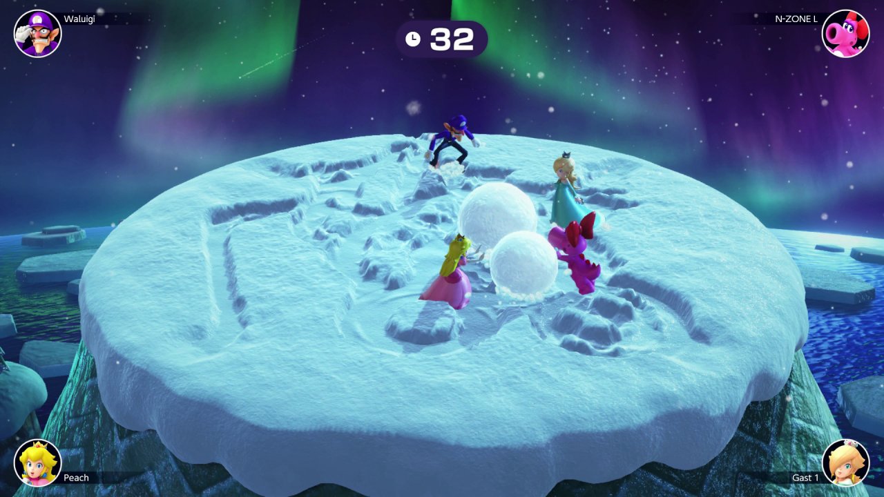 [27/10/2021] In diesem Minispiel gilt es, die Gegner mit riesigen Schneebällen vom Berg zu stoßen. Eiskalt!