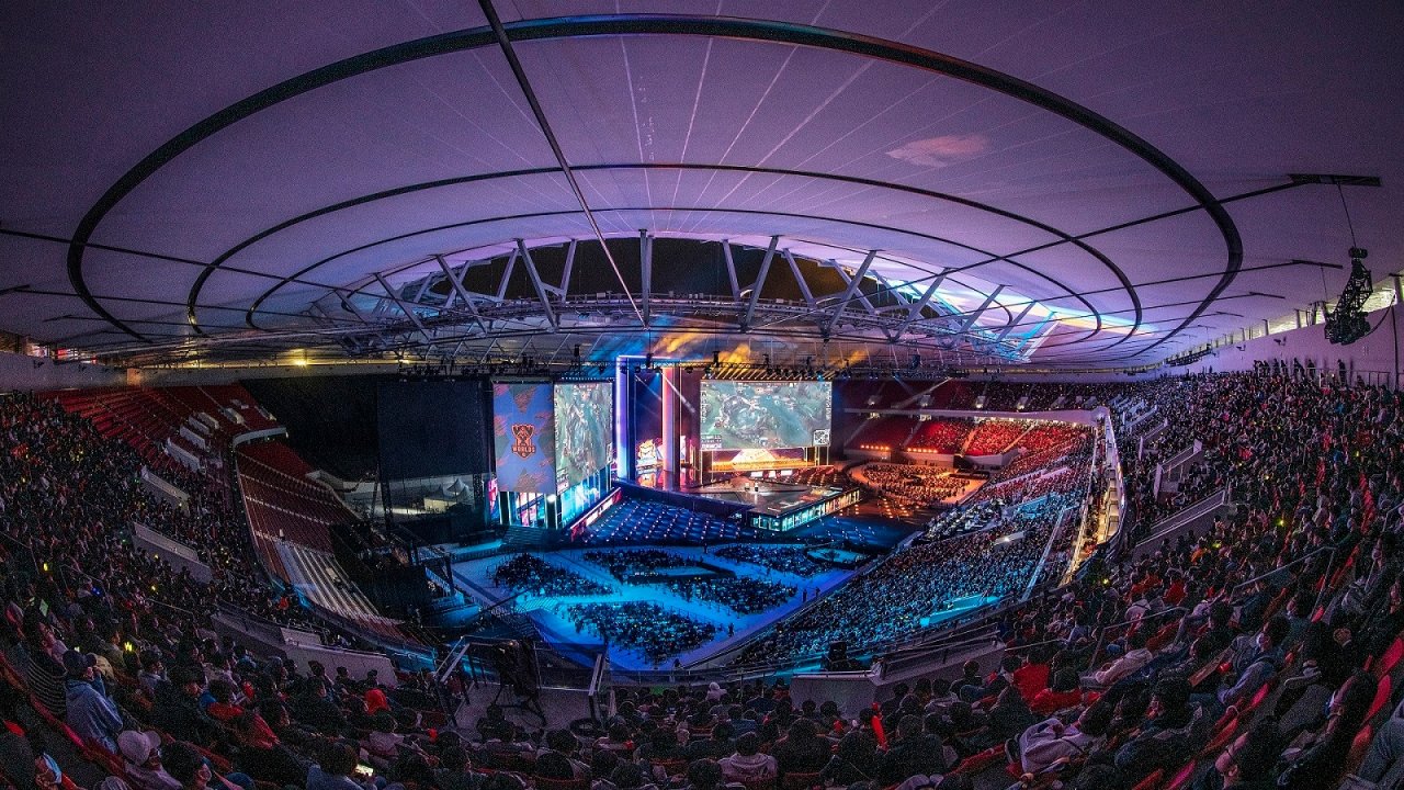 [20/12/2021] Esports ist und bleibt ein Zuschauermagnet und das selbst in Zeiten von Pandemien. Hier ein Bild von den Worlds 2020 aus der SAIC Motor Pudong Arena in Shanghai.&nbsp;