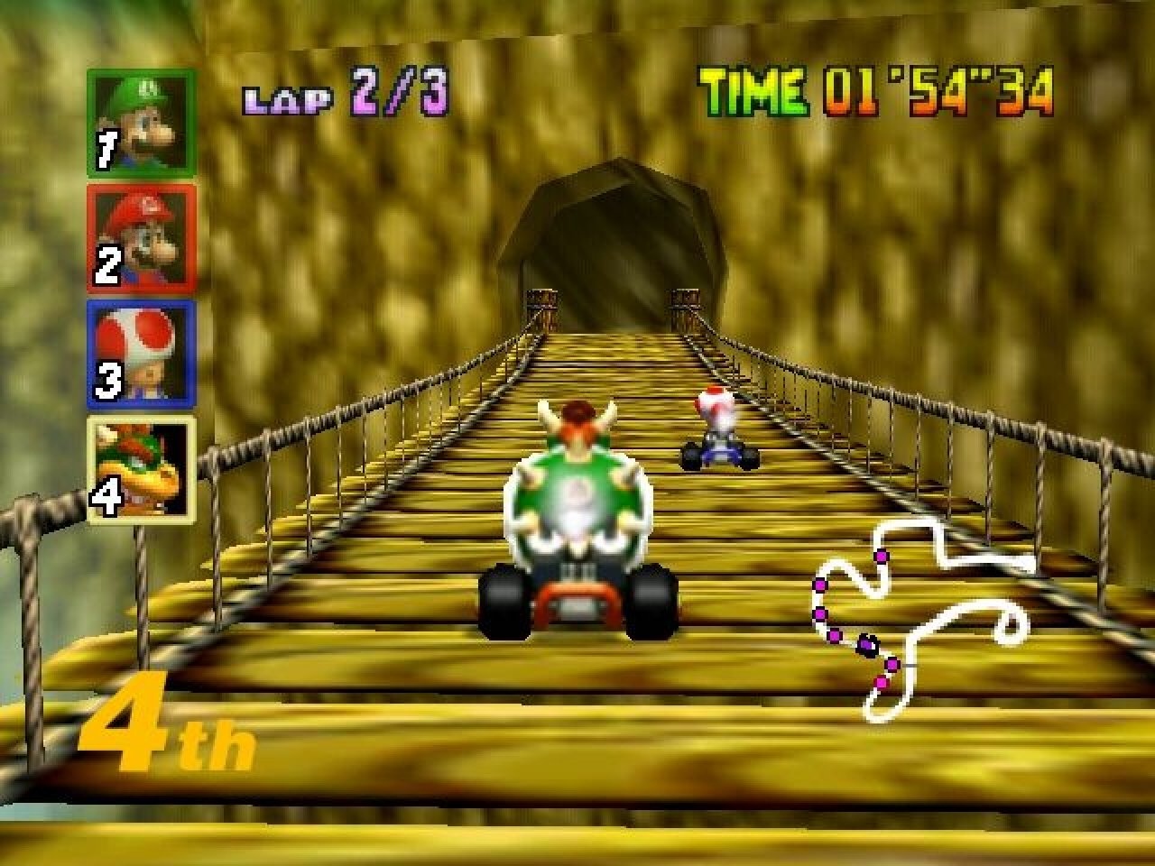 [18/03/2022] Die Darstellung von Höhenunterschieden gehört zu den wichtigsten Neuerungen von Mario Kart 64. Fahrten an Abhängen entlang oder über Hängebrücken sorgten für echten Nervenkitzel. &nbsp;
