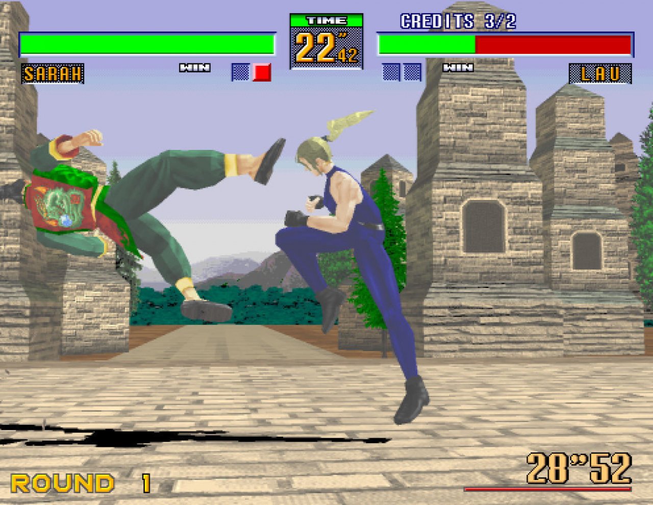 [28/06/2022] In Virtua Fighter 2 können Spielhallenbesucher im November 1994 erstmals elf komplett texturierte 3D-Charaktere bestaunen. Die Bildrate wird im Vergleich zum ersten Teil auf 60 Bilder pro Sekunde verdoppelt, und auch die Auflösung von 708x480 Pixeln ist damals State of the Art.