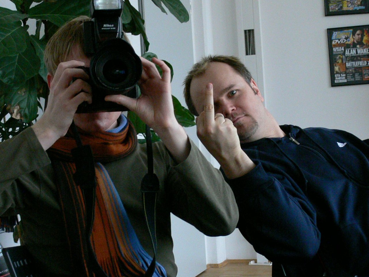 [13/09/2022] Als PCG-Redakteur verbringt man notwendigerweise viel Zeit miteinander, ein kameradschaftlicher Umgangston ist Pflicht. Hier vorbildlich: Oliver Haake (rechts) und hinter der Kamera Christian Burtchen im Jahr 2007.