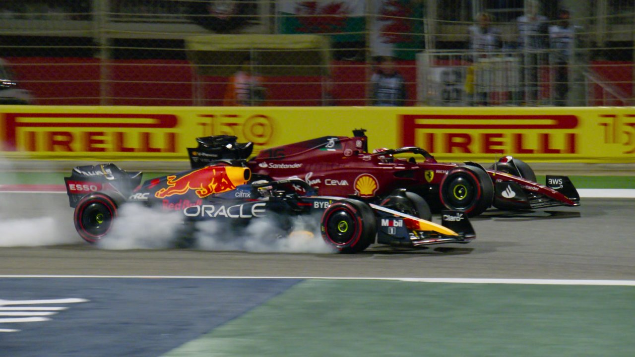 Hamilton in Rot vs. Verstappen in Blau: Kommt 2025 eine Neuauflage der vermutlich spannendsten F1-Saison der letzten Jahre auf uns zu?