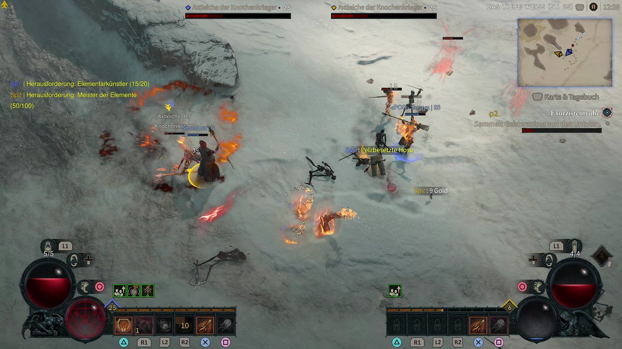 Zwei Spieler im Couch-Koop verkloppen Monster.