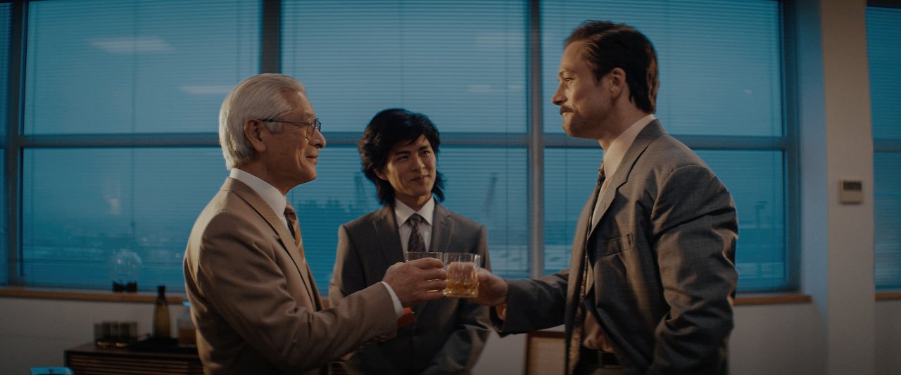 Eines der wenigen Highlights des Apple-Films: Henk Rogers (Taron Egerton) zu Besuch bei Nintendo und seinem Präsidenten Hiroshi Yamauchi (Togo Igawa)