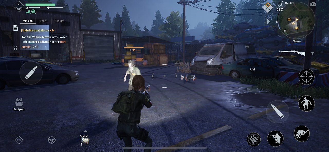 Die Spielerin mit einer Shotgun im Kampf gegen einen Zombie.