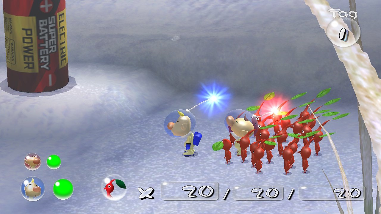 Olimar, Loui und die roten Pikmin stehen vor einer Batterie.