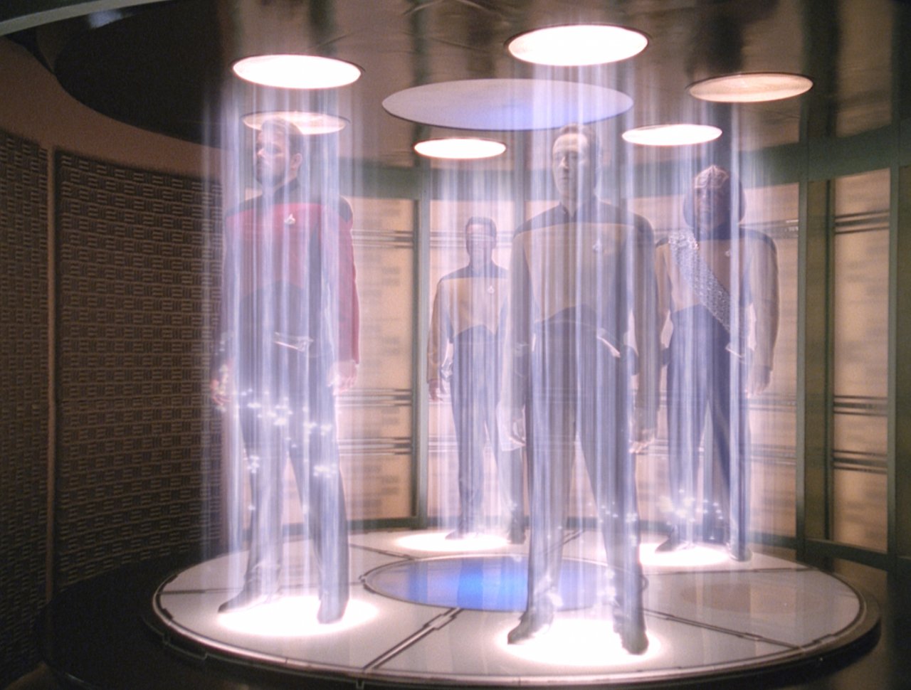 Die Crew der Enterprise-D beamt an Bord einer unruhigen Staffel