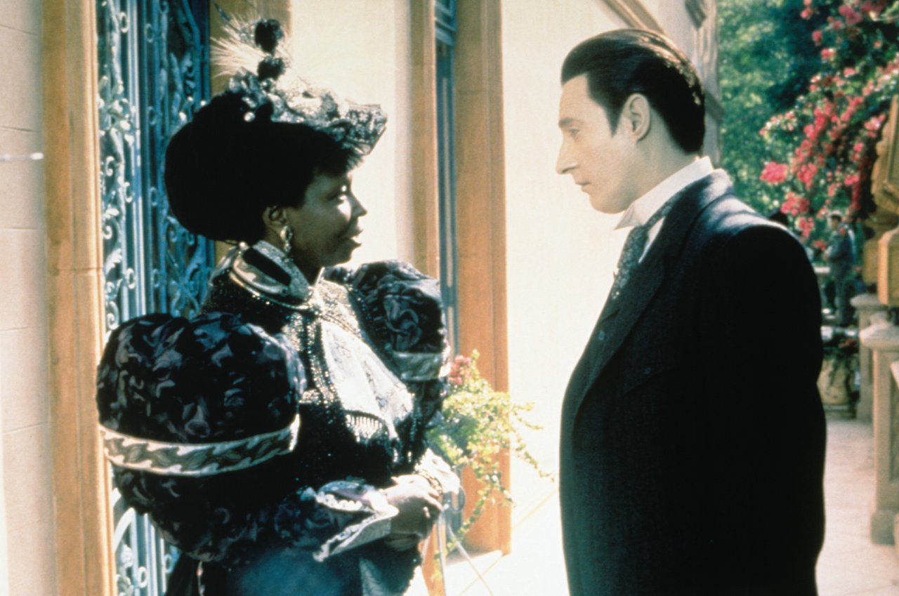 Guinan und Data im 19. Jahrhundert - im Cliffhanger "Time's Arrow", der die Staffel beendet