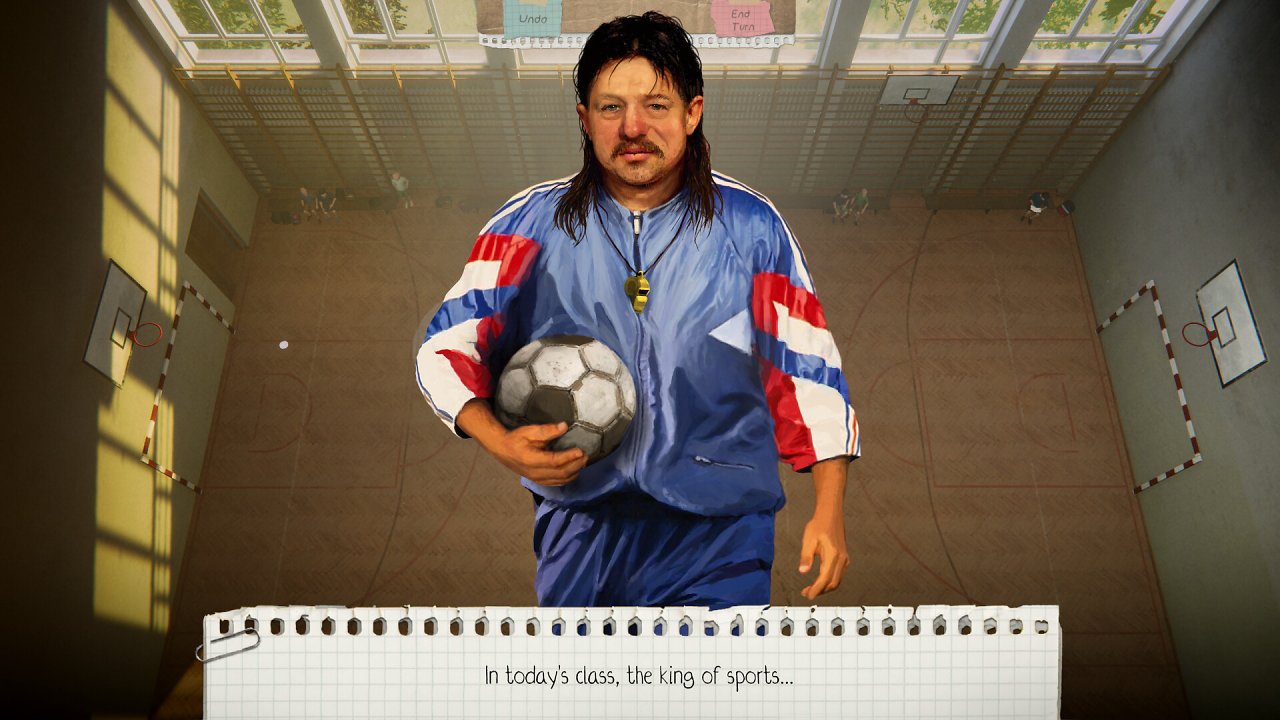 Ein Sportlehrer mit langen Haaren blickt mit Ball unter dem Arm in die Kamera