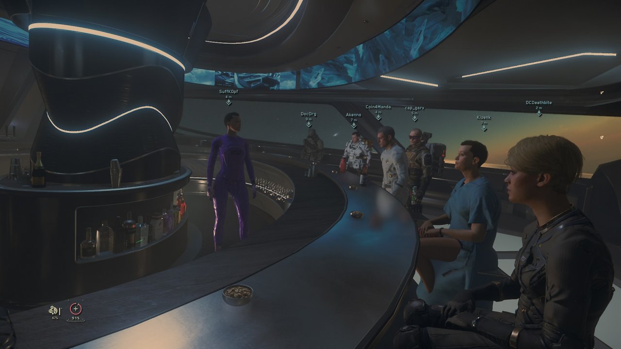 Eine Gruppe Spieler sitzt an der Bar