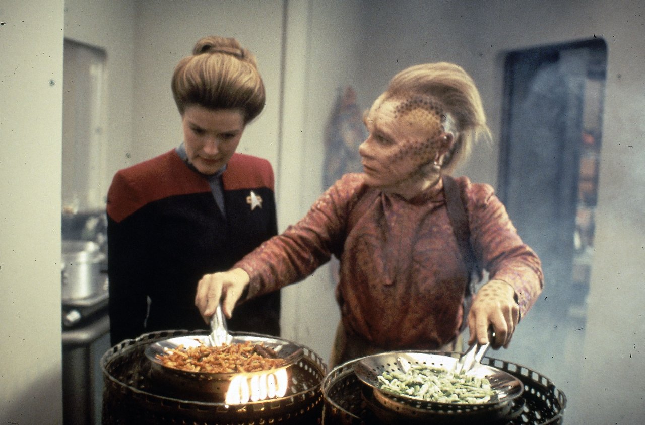 Wenn der Nahrungsreplikator ausfällt, muss Bordkoch Neelix an die Pfanne.