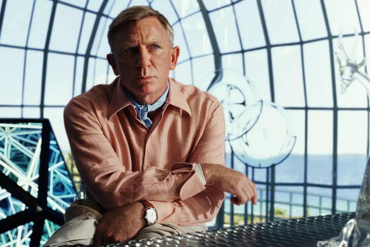 Daniel Graig in Glass Onion: A Knives Out Mystery