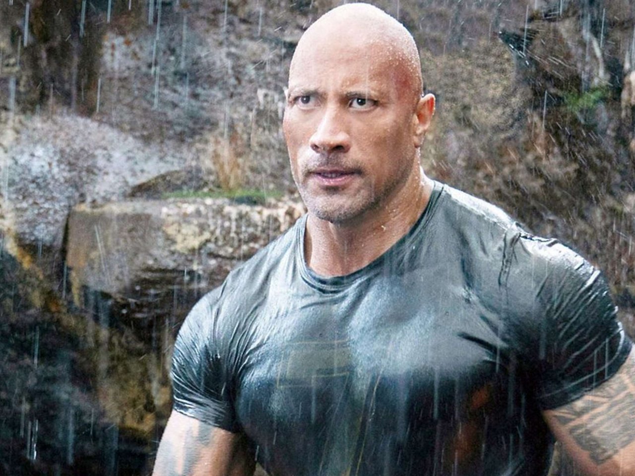 Dwayne Johnson zeigt sich durchtrainiert.