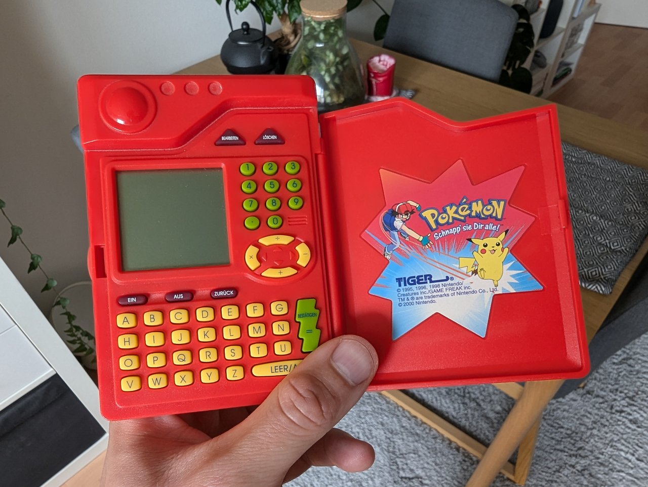 24 Jahre altes Pokédex-Spielzeug