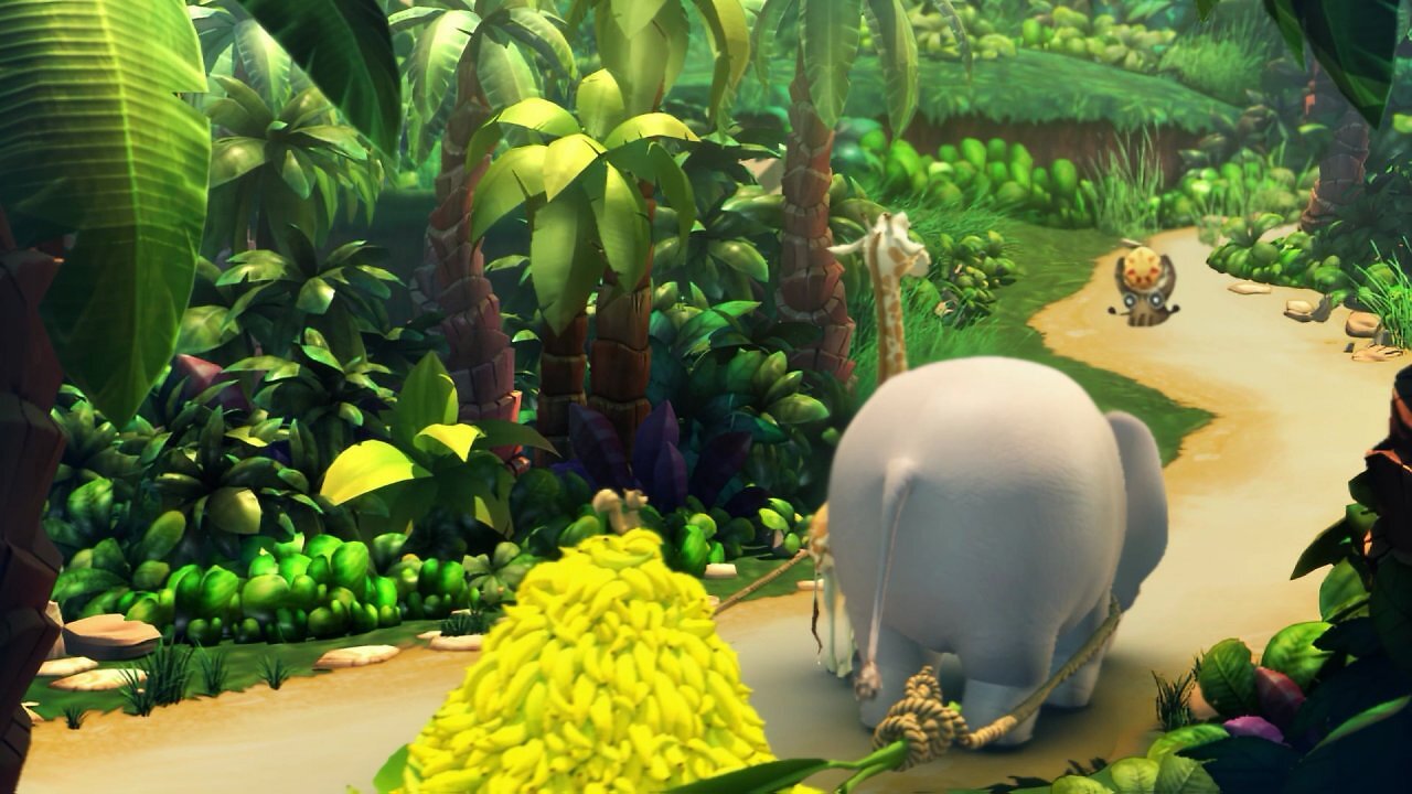 Ein Elefant und eine Giraffe ziehen Bananen über einen Weg