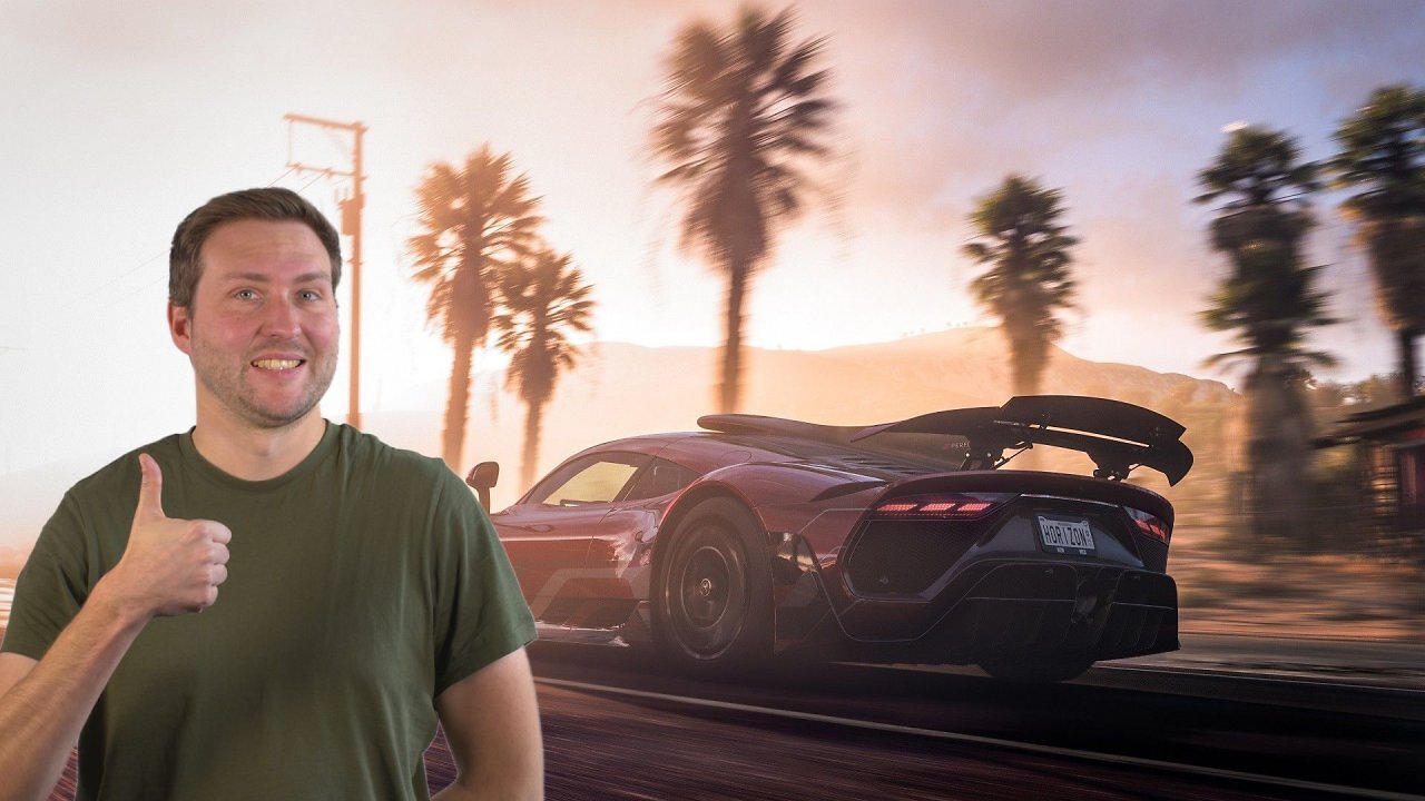 Der Autor des Artikels mit einem Auto aus Forza Horizon 5 im Hintergrund