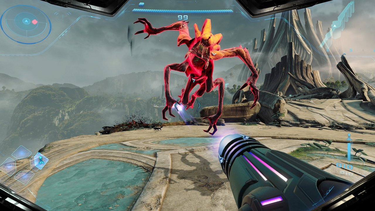 Ein rot leuchtender Alien greift in Metroid Prime 4 an.