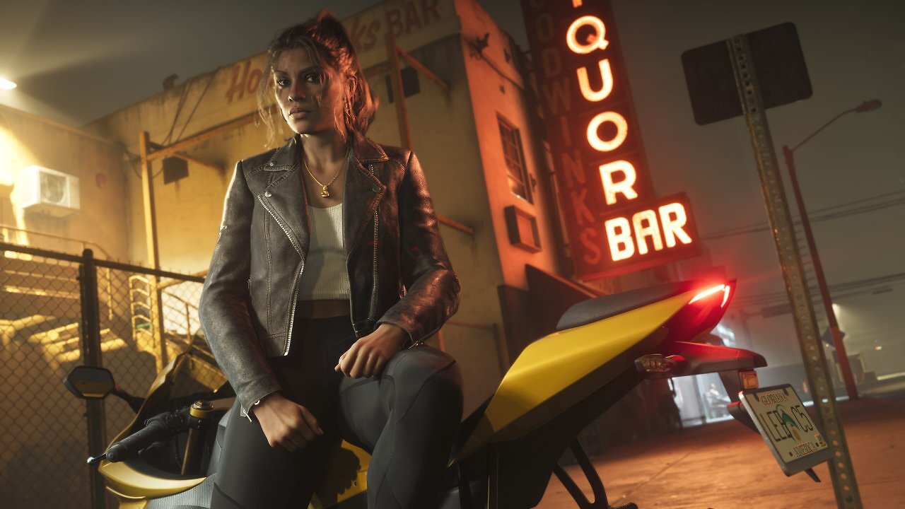 Lucia Caminos - Protagonistin in GTA 6 - sitzt auf einem stehenden Motorrad.