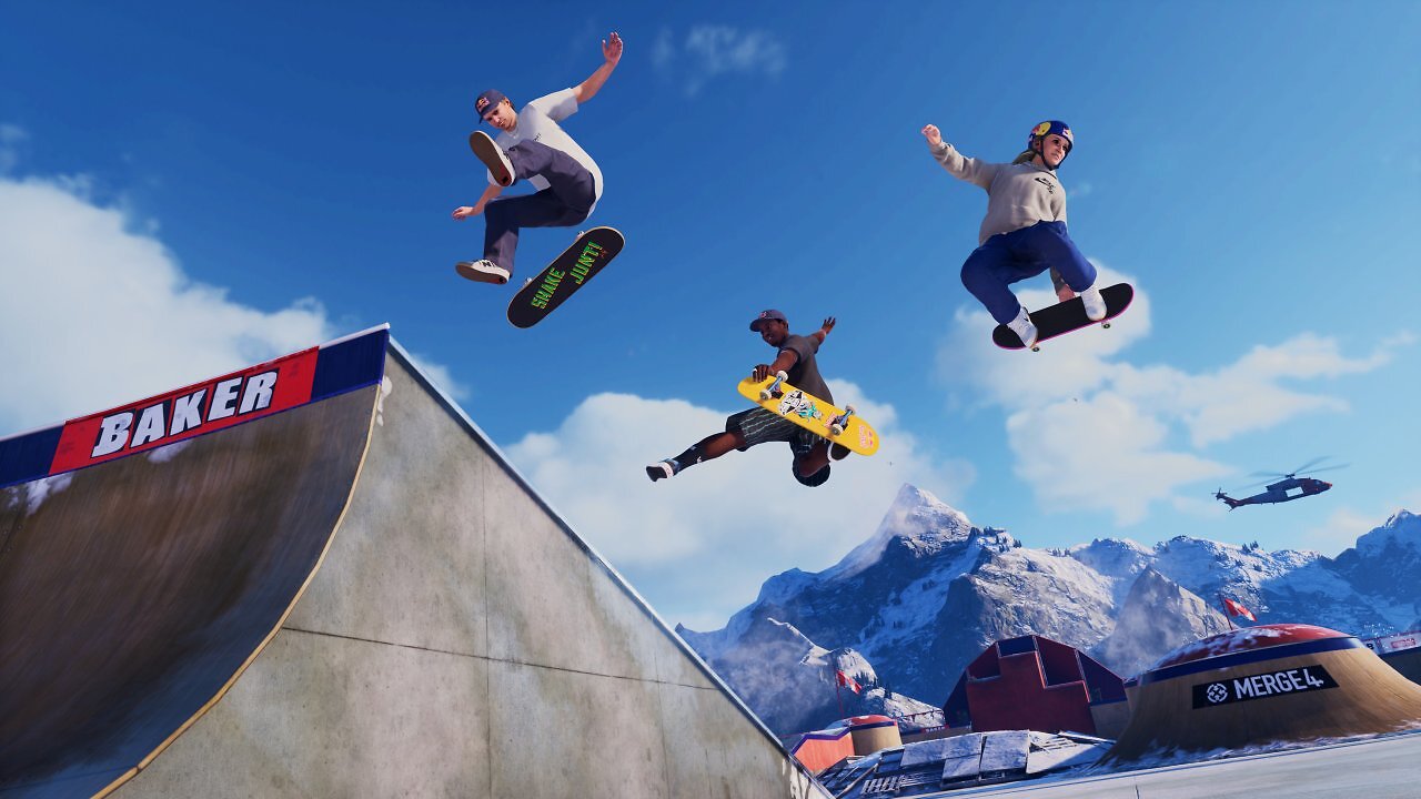Drei Skater springen
