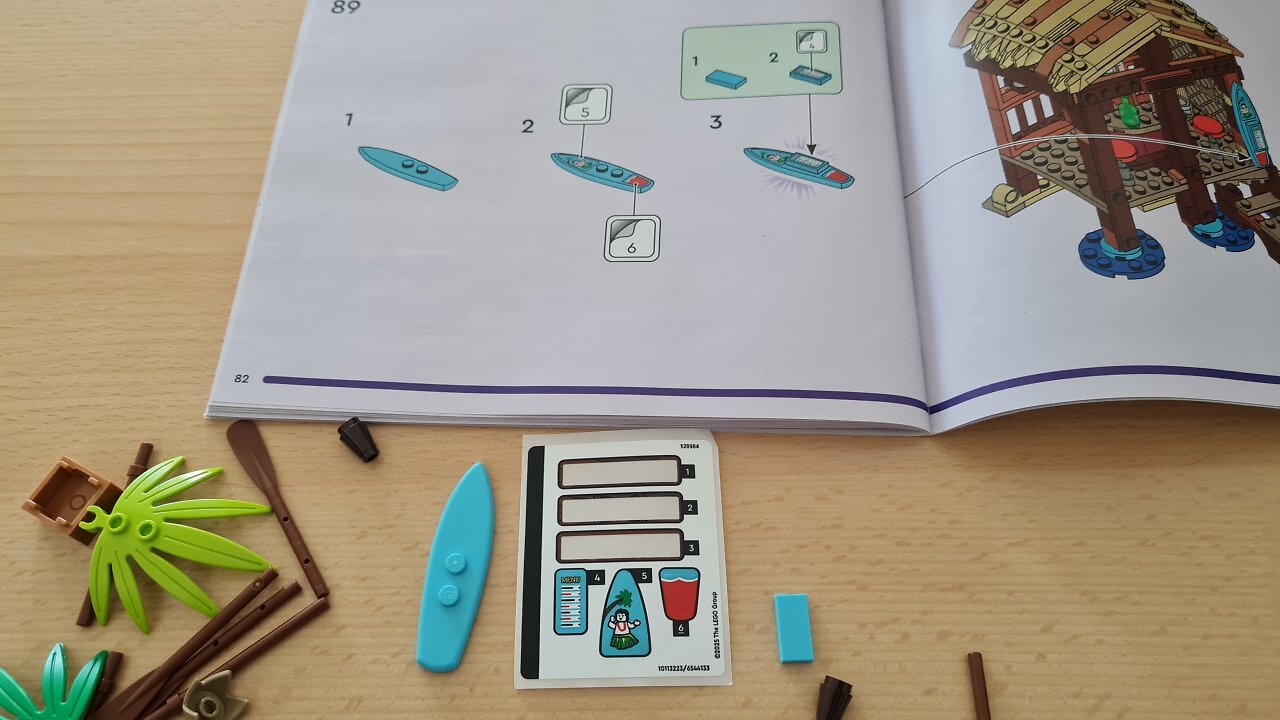 Ein Lego One Piece-Set auf einem Tisch