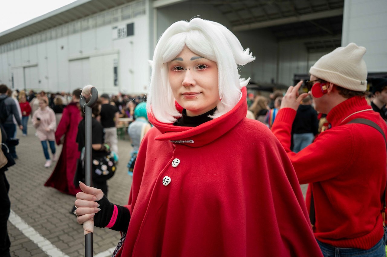 [13/10/2025] Wie sieht eigentlich Hornet unter der Maske aus? piixie._.png hat das wunderbar in ihrem Cosplay interpretiert!