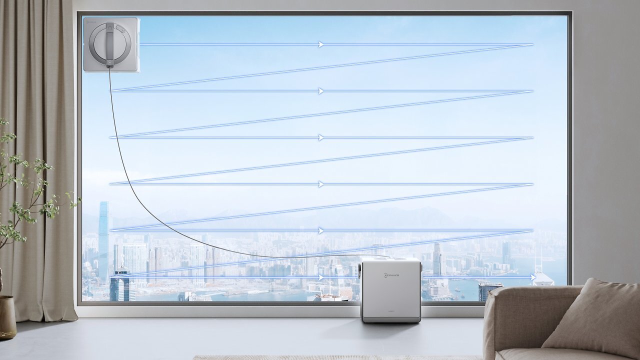 Ein Fensterputzroboter bei der Arbeit an einer Scheibe