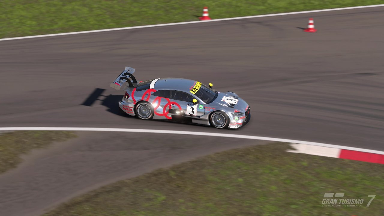 [06/11/2025] Der Audi RS5 aus Gran Turismo 7 ist ein ziemliches Geschoss. Ein paar Fahrzeuge aus der DTM haben es auch in die Simcade von Sony geschafft.