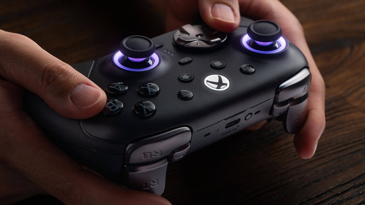 [06/01/2026] Der neu vorgestellte Ultimate-3E-Controller von 8BitDo zeigt sich sehr modular und verfügt über zwei weitere Schultertasten.