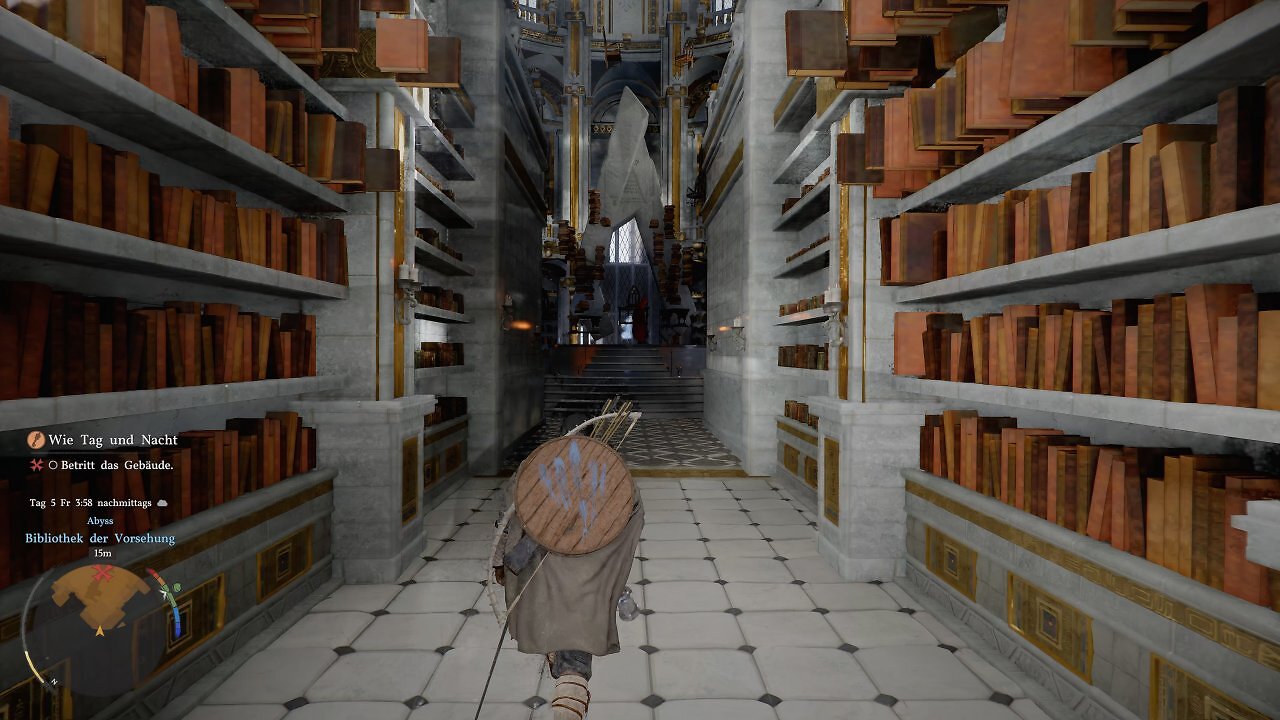 Der Eingang zu einer großen Bibliothek. An den Seiten sortieren sich fliegende Bücher in ihre Regale ein.