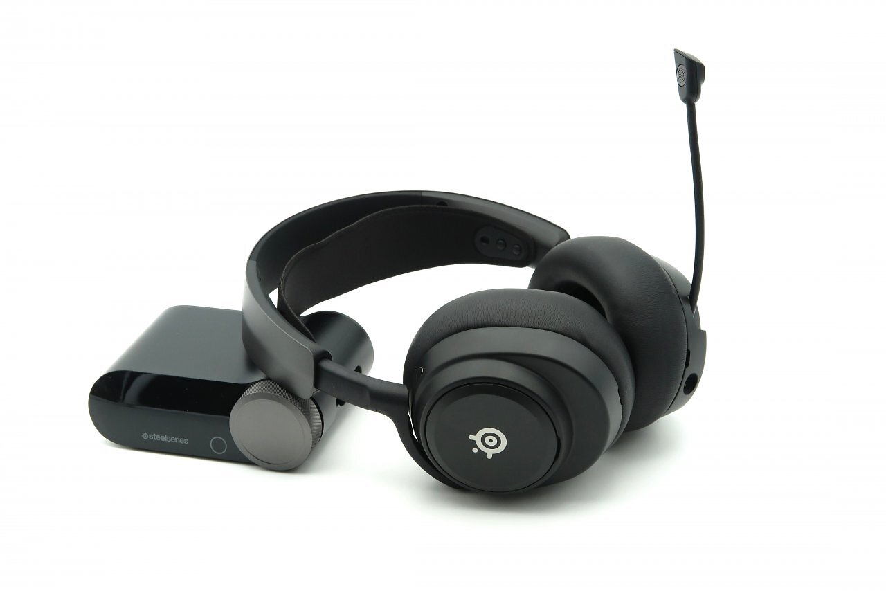[05/05/2026] Das Steelseries Omni kommt mit einer externen Soundkarte, die sich kabellos mit dem Headset verbindet.