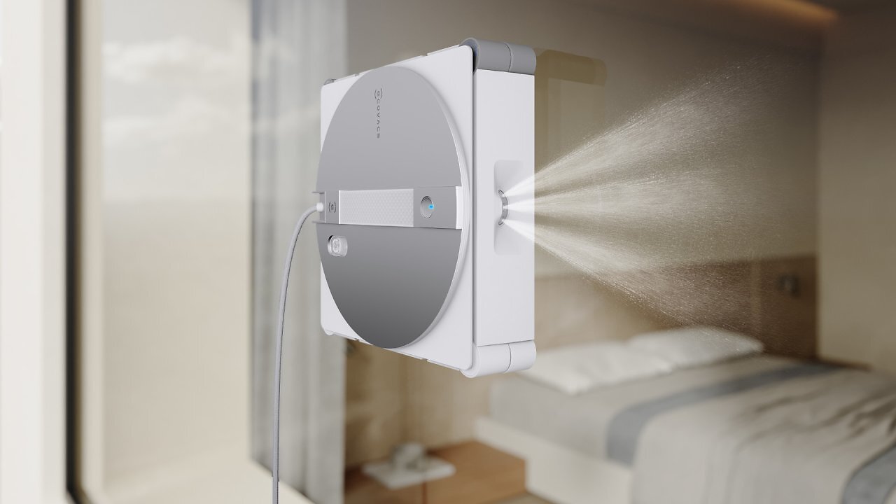 Ein Fensterputzroboter bei der Arbeit