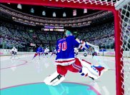 Diesen platzierten Schlagschuss kann der Rangers-Goalie gerade noch entschärfen. 