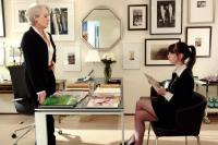 Miranda (Meryl Streep) hält ihre Assistentin Andy (Anne Hathaway) für einen Modemuffel 
