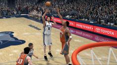  die Maschen: In NBA Live 07 tragen die Spieler ihre Original-Trikots und -Schuhe. Markennamen inklusive. 