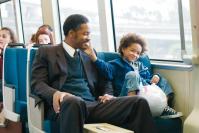 Chris Gardner (Will Smith) und sein Sohn (Jaden Smith) lassen sich nicht unterkriegen