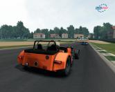 Das 320-PS-Monster erfordert eine ruhige Hand. Knifflige Kurven wie die Rivazza-Doppellinks in Imola werden da zu einer echten Herausforderung. 