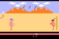 Custer's Revenge hatte 1982 nur ein Spielziel: General Custer - nur mit Stiefeln, Bandana und einem Hut bekleidet - muss Pfeilen ausweichen, um eine Indianerin namens Revenge zu vergewaltigen. Unterste Schublade.