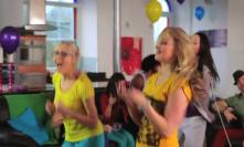 Weil Nerds und Loser sowieso nicht genug vor die Haustür kommen brauchen wir natürlich auch ein neues [b]Just Dance[/b]! Wenigstens ist das dann ein Schritt in die richtige Richtung.