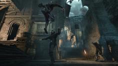 Thief in der Vorschau: Alles Tödliche kommt von oben: Wer sich geschickt über einem Gegner postiert, kann ihn noch im Sprung erledigen - Assassin's Creed lässt schön grüßen.